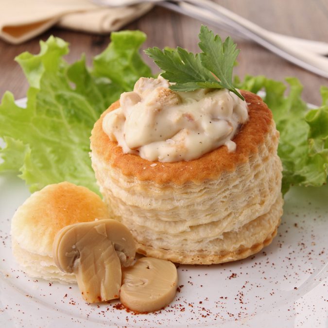 Que contient une vraie bouch&eacute;e &agrave; la reine alsacienne ? Plong&eacute;e dans un plat g&eacute;n&eacute;reux Cernay