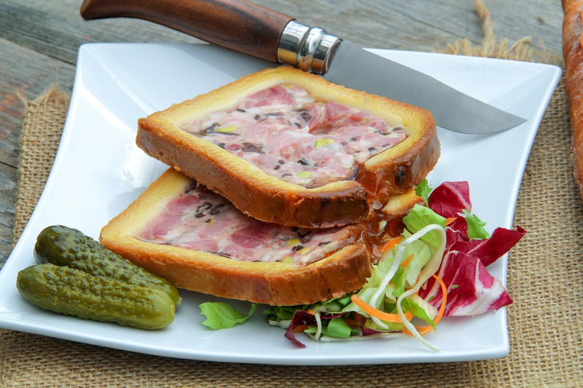ADOBESTOCK_263868164 | Hôtel Restaurant Klein D’où vient le pâté en croûte alsacien ? Colmar